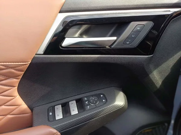 Mitsubishi Outlander Instyle+ 2,4 MIVEC 2xelektromo - foto 6