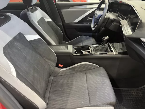 Opel Astra 1.2 TURBO Edition