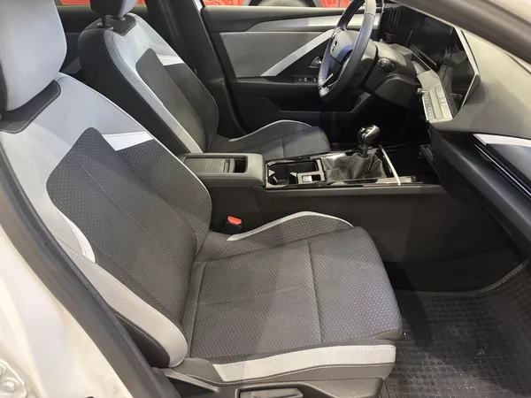 Opel Astra 1.2 TURBO Edition