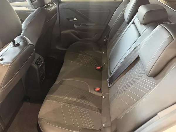 Opel Astra ULTIMATE 1.2 TURBO Hybrid - foto 16