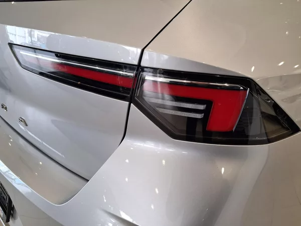 Opel Astra 1.2 TURBO Elegance - foto 11
