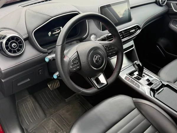 MG HS 1.5 TGI 119 kW Exclusive 7DCT - foto 8