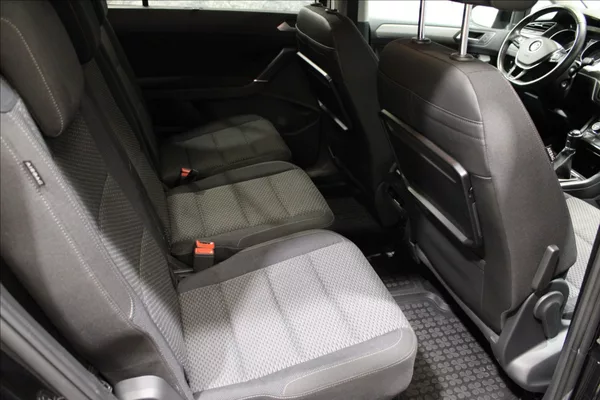 Volkswagen Touran 1,4 TSI Comfortline 7-míst - foto 13