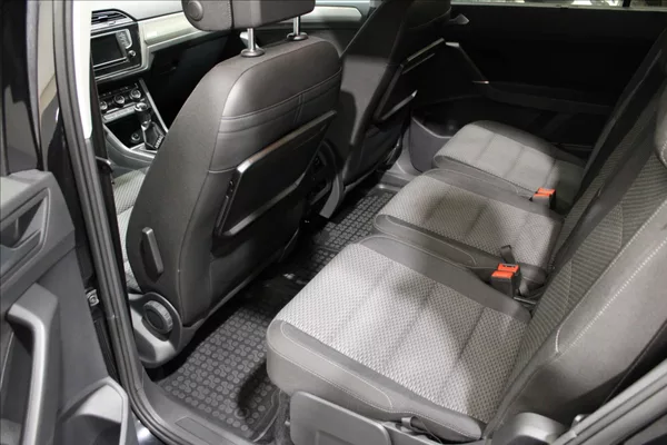 Volkswagen Touran 1,4 TSI Comfortline 7-míst - foto 14