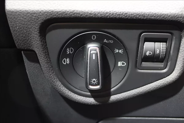 Volkswagen Touran 1,4 TSI Comfortline 7-míst - foto 16