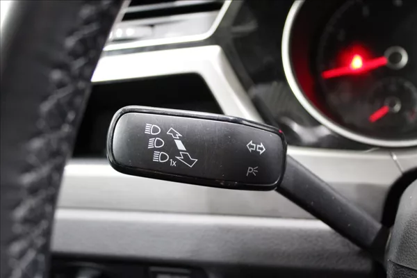 Volkswagen Touran 1,4 TSI Comfortline 7-míst - foto 17