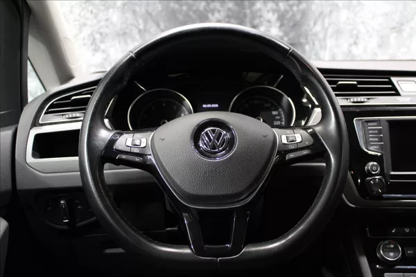 Volkswagen Touran 1,4 TSI Comfortline 7-míst - foto 21
