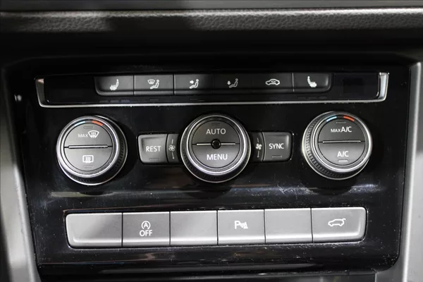 Volkswagen Touran 1,4 TSI Comfortline 7-míst - foto 26