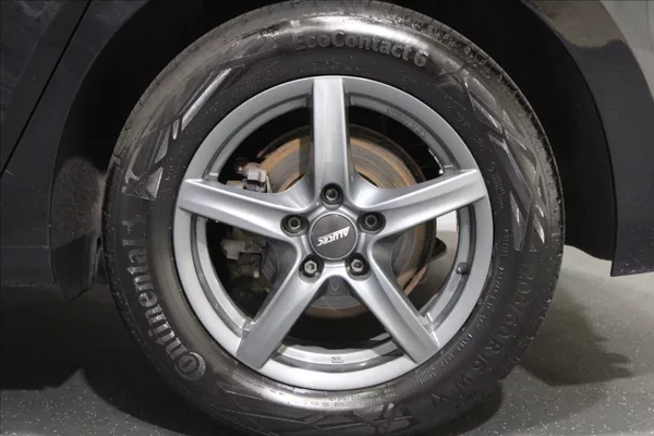 Volkswagen Touran 1,4 TSI Comfortline 7-míst - foto 31