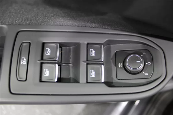 Volkswagen Golf 1,0 TSI Life CZ původ - foto 14