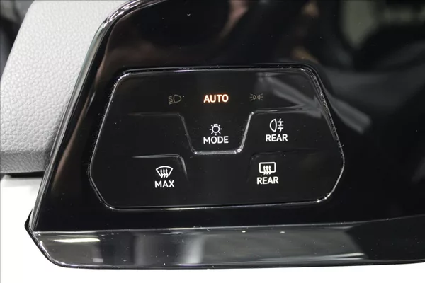Volkswagen Golf 1,0 TSI Life CZ původ - foto 15