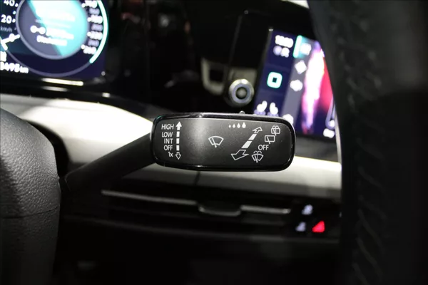 Volkswagen Golf 1,0 TSI Life CZ původ - foto 17