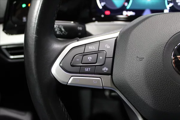 Volkswagen Golf 1,0 TSI Life CZ původ - foto 18