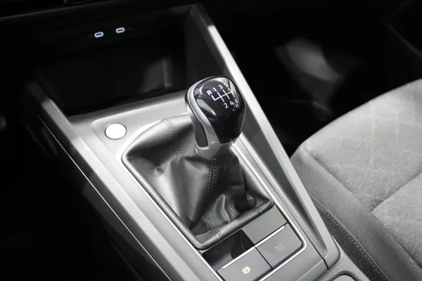 Volkswagen Golf 1,0 TSI Life CZ původ - foto 27