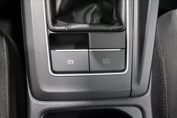 Volkswagen Golf 1,0 TSI Life CZ původ - foto 28