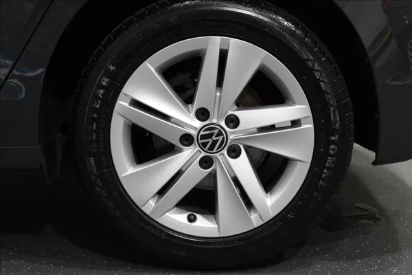 Volkswagen Golf 1,0 TSI Life CZ původ - foto 32