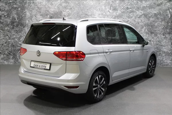 Volkswagen Touran 1,5 TSI DSG 7 míst