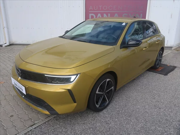 Opel Astra 1,6 T PHEV, zánovní vůz