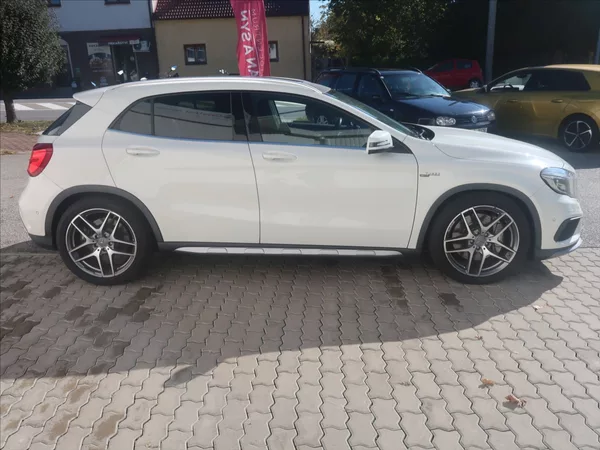 Mercedes-Benz GLA 2,0 45 AMG 4Matic panorama - foto 3