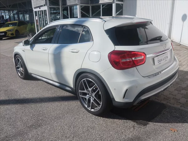 Mercedes-Benz GLA 2,0 45 AMG 4Matic panorama - foto 4