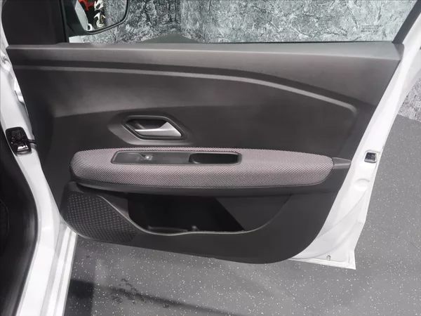 Dacia Sandero 1,0 SCe 67 1. maj. CZ 7800km - foto 10