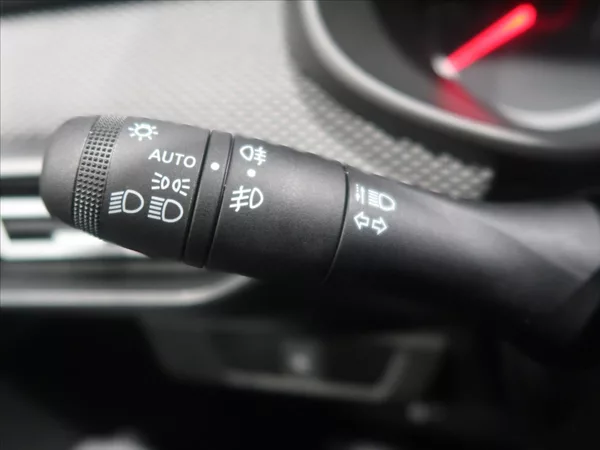 Dacia Sandero 1,0 SCe 67 1. maj. CZ 7800km - foto 19