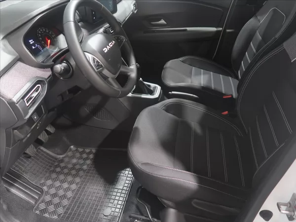 Dacia Sandero 1,0 SCe 67 1. maj. CZ 7800km - foto 9