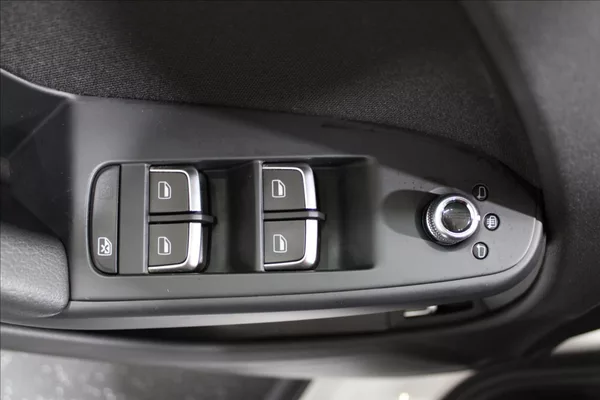Audi A4 Allroad 2,0 TDI Quattro, xenony - foto 14