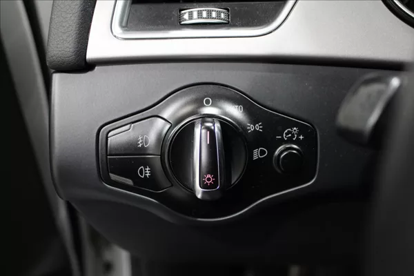 Audi A4 Allroad 2,0 TDI Quattro, xenony - foto 15