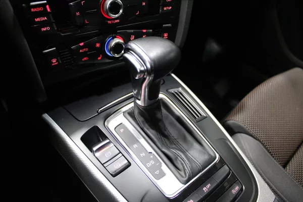 Audi A4 Allroad 2,0 TDI Quattro, xenony - foto 26