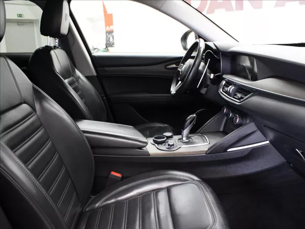 Alfa Romeo Stelvio 2,0 TBi 280k Q4 Kůže Led - foto 12