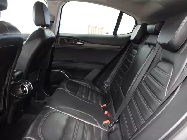 Alfa Romeo Stelvio 2,0 TBi 280k Q4 Kůže Led - foto 14