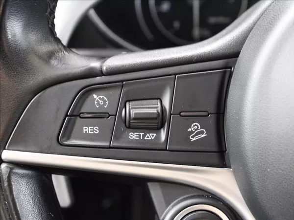 Alfa Romeo Stelvio 2,0 TBi 280k Q4 Kůže Led - foto 18