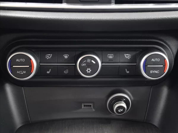 Alfa Romeo Stelvio 2,0 TBi 280k Q4 Kůže Led - foto 25
