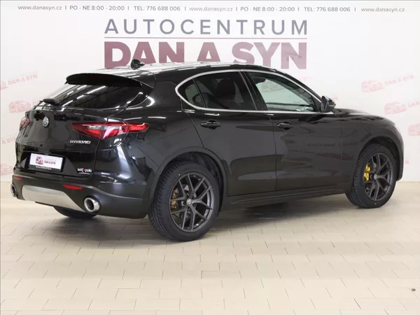 Alfa Romeo Stelvio 2,0 TBi 280k Q4 Kůže Led - foto 4