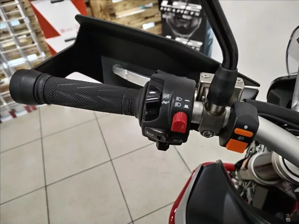 SWM SUPERDUAL T 600 (GT PACK) 0, - foto 10