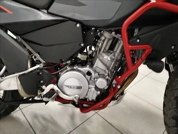 SWM SUPERDUAL T 600 (GT PACK) 0, - foto 6