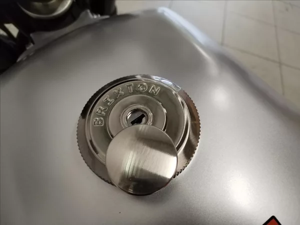 Brixton CROSSFIRE 500 X Bullet Silver - foto 14