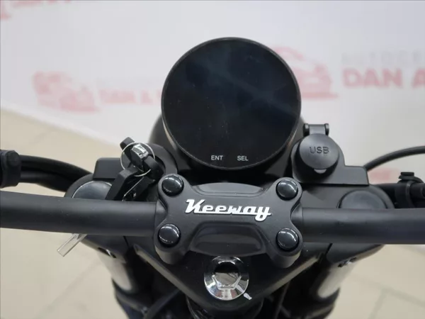 Keeway X-LIGHT 125 - BÍLÁ - EURO 5 - foto 9