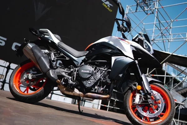 Benelli TRK 902 STRADALE SKLADEM 0,9 - foto 5
