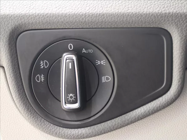 Volkswagen Touran 2,0 TDI 110KW LED 1.majitel - foto 16