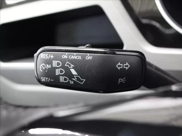 Volkswagen Touran 2,0 TDI 110KW LED 1.majitel - foto 20