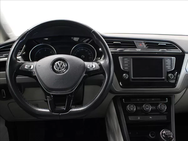 Volkswagen Touran 2,0 TDI 110KW LED 1.majitel - foto 26