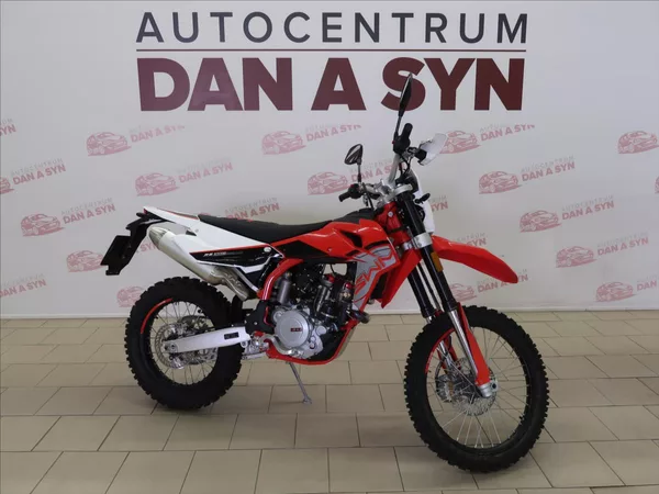 SWM RS 300R ČERVENÁ-BÍLÁ EURO 5
