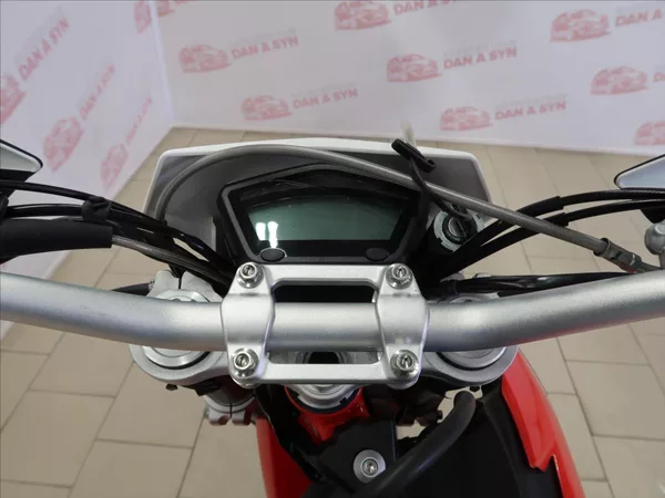SWM RS 300R ČERVENÁ-BÍLÁ EURO 5 - foto 11