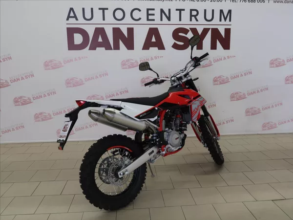 SWM RS 300R ČERVENÁ-BÍLÁ EURO 5 - foto 4