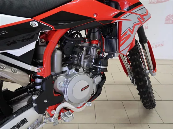 SWM RS 300R ČERVENÁ-BÍLÁ EURO 5 - foto 6