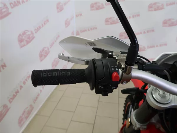 SWM RS 300R ČERVENÁ-BÍLÁ EURO 5 - foto 9