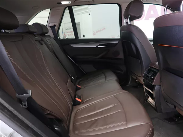 BMW X5 2,0 xDrive25d Steptronic 7míst - foto 14