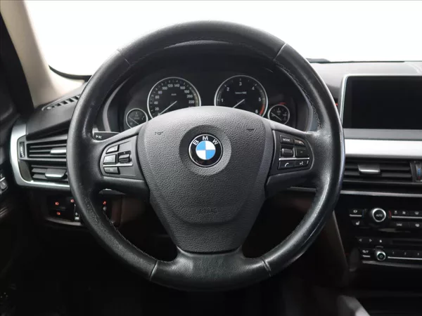 BMW X5 2,0 xDrive25d Steptronic 7míst - foto 17